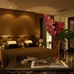4* מלון Aqua Palace