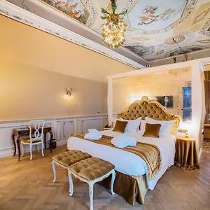 Nani Mocenigo Palace ***** Venetië